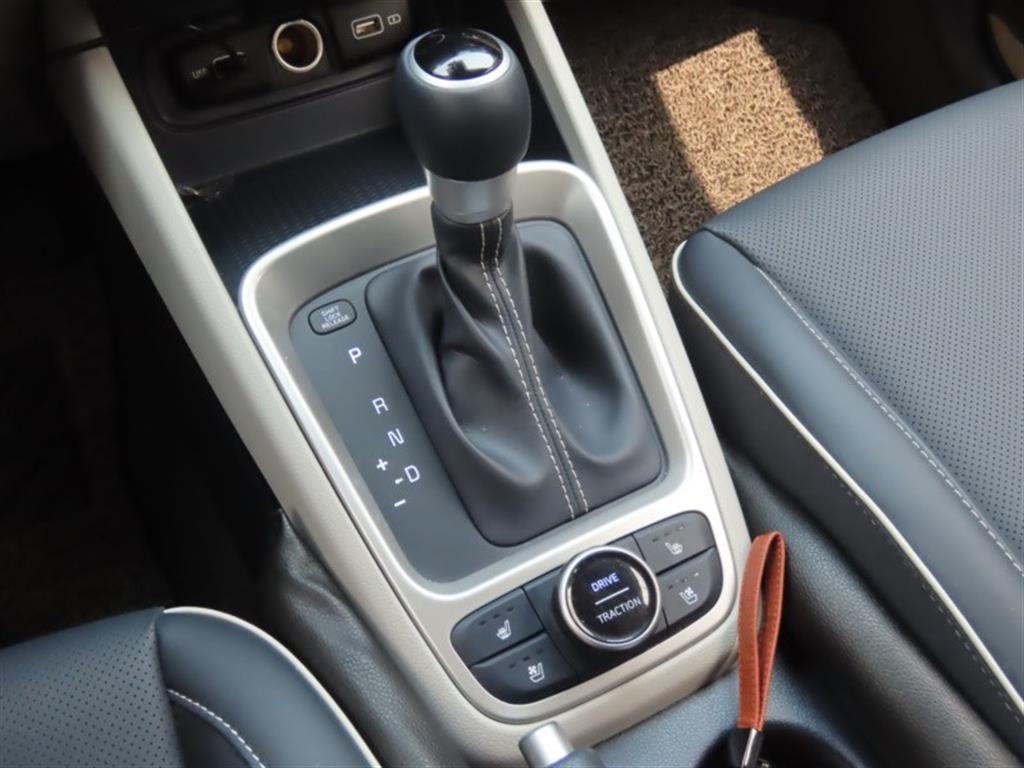 HYUNDAI Venue - Vista 11