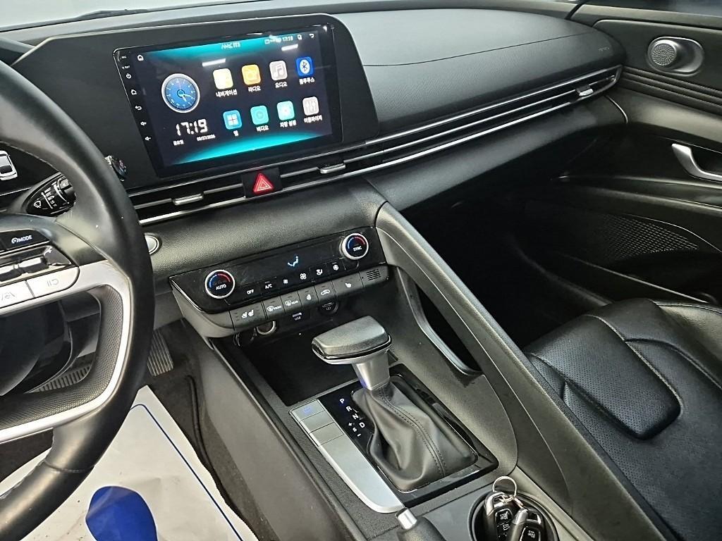 HYUNDAI Avante - Vista 10