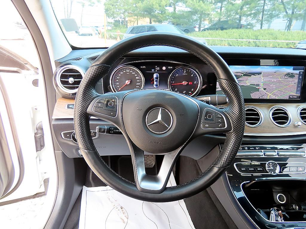 Mercedes Benz E class - Vista 8