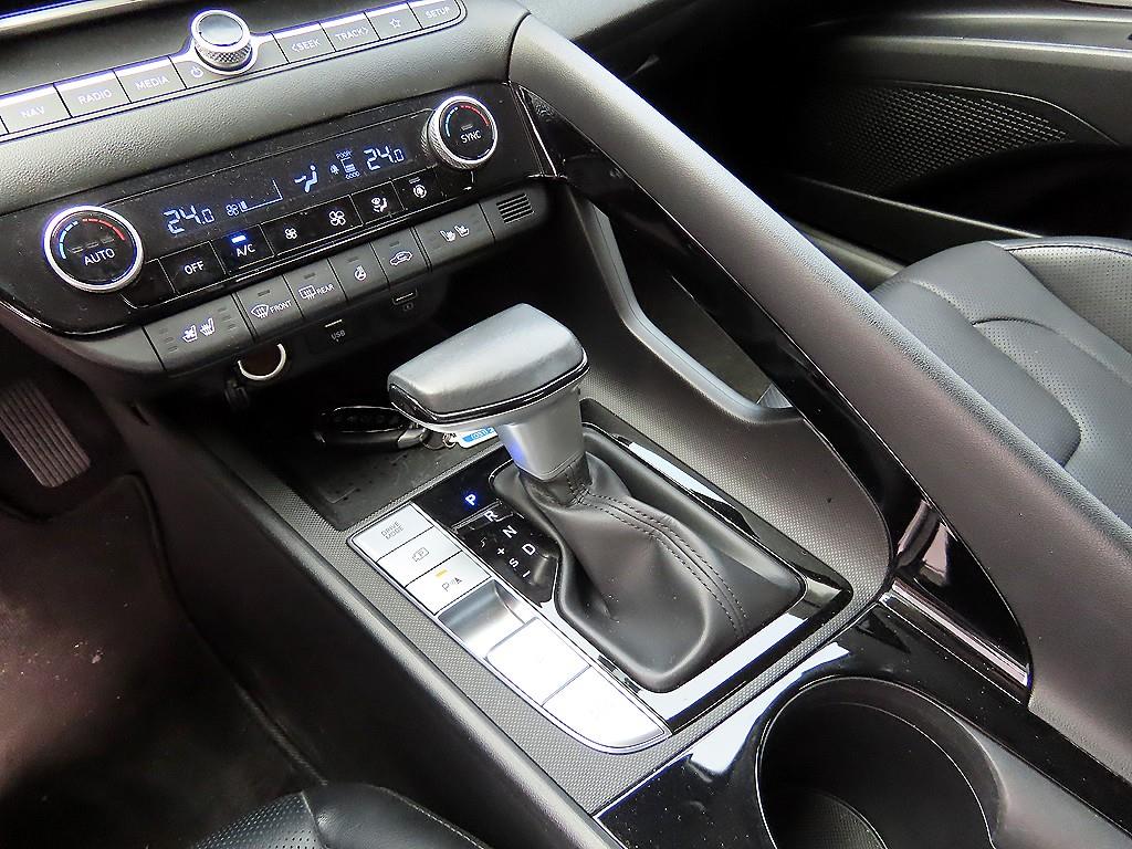 HYUNDAI Avante - Vista 10