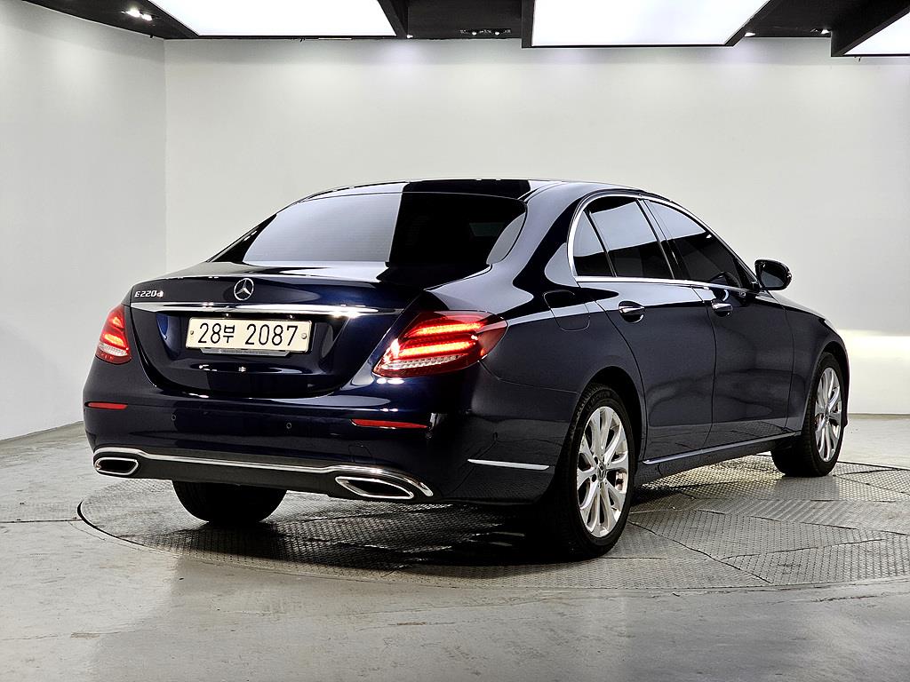 Mercedes Benz E class - Vista 4