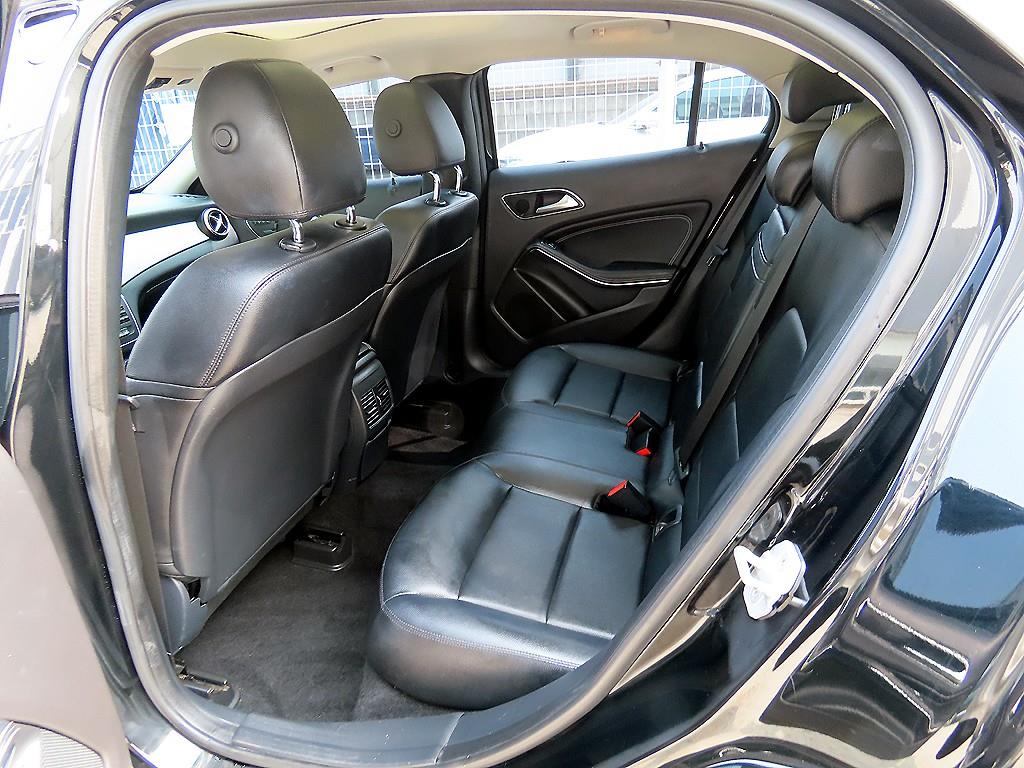 Mercedes Benz GLA Class - Vista 6