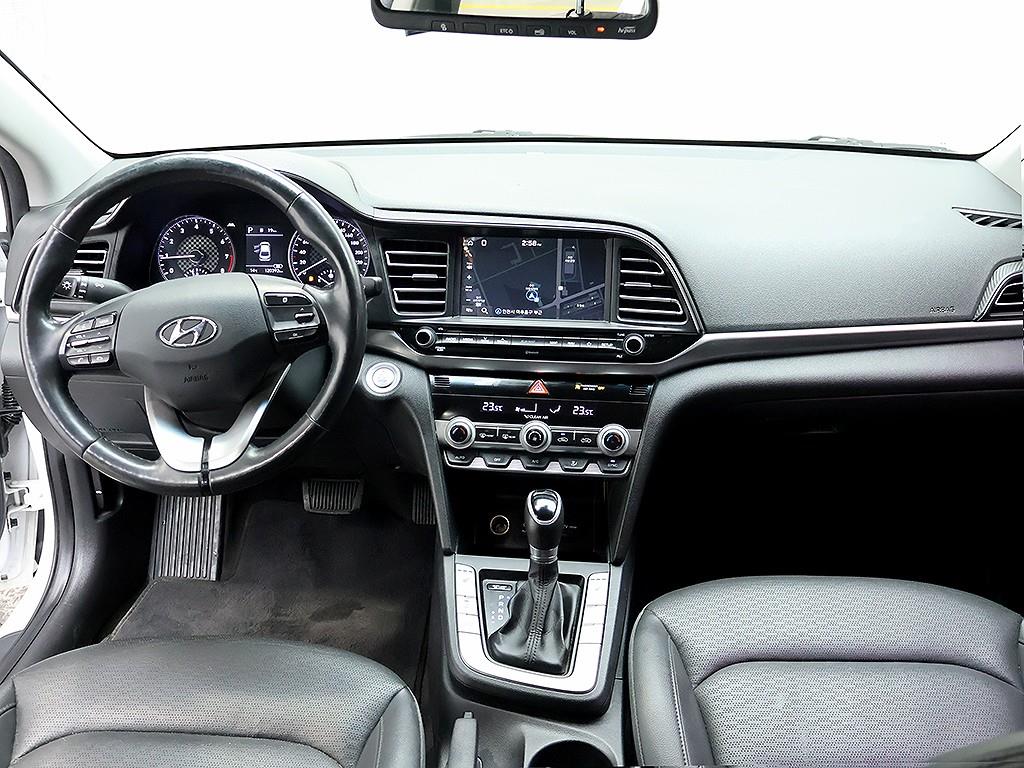 HYUNDAI Avante - Vista 9