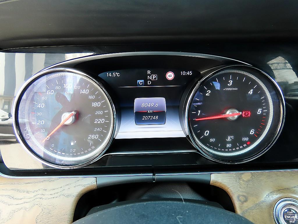 Mercedes Benz E class - Vista 9