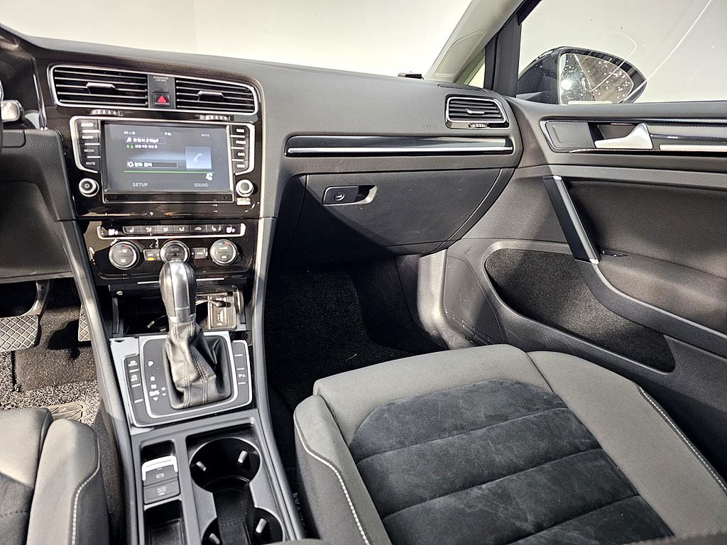 Volkswagen Golf - Vista 10