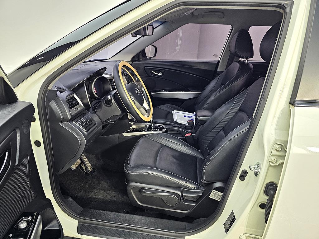 Ssangyong Tivoli - Vista 8