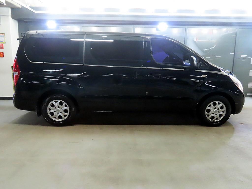 HYUNDAI Starex - Vista 3