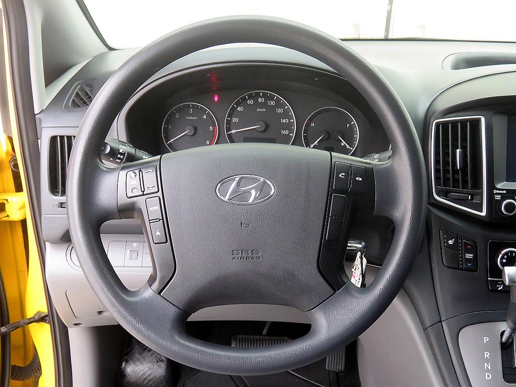 HYUNDAI Starex - Vista 10