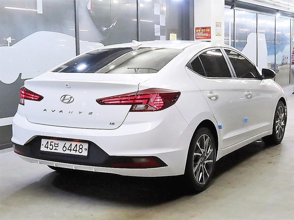 HYUNDAI Avante - Vista 4