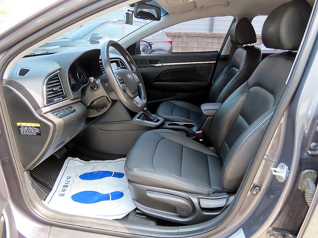 HYUNDAI Avante - Vista 5