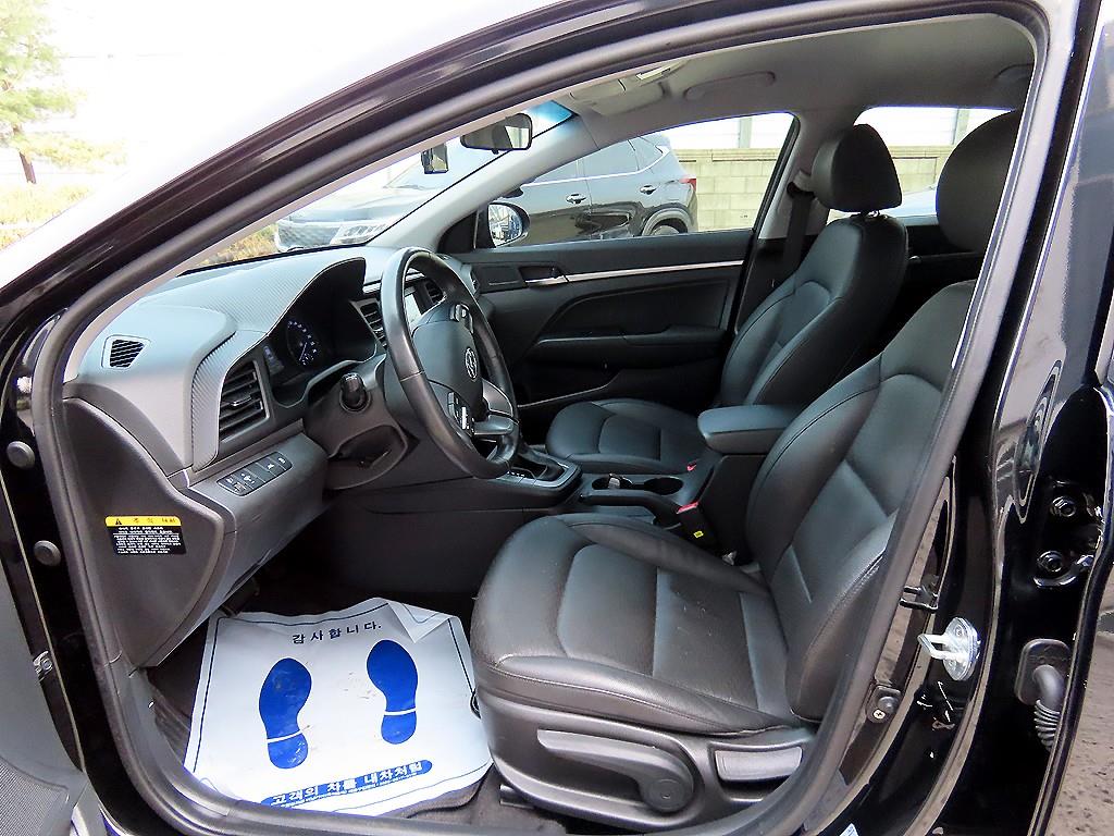 HYUNDAI Avante - Vista 5