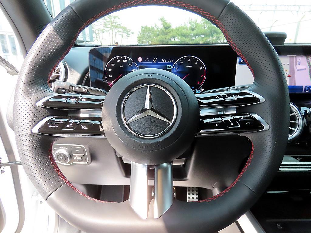 Mercedes Benz GLB Class - Vista 8