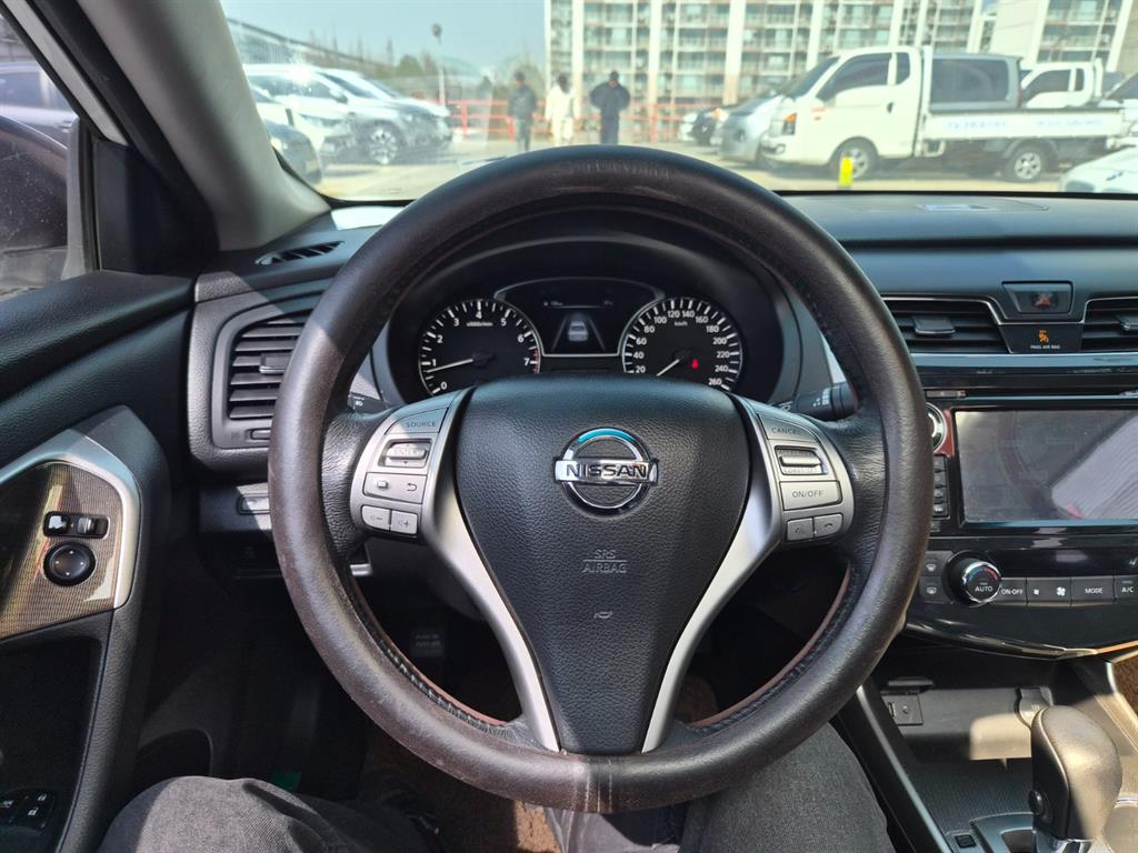 Nissan Altima - Vista 6