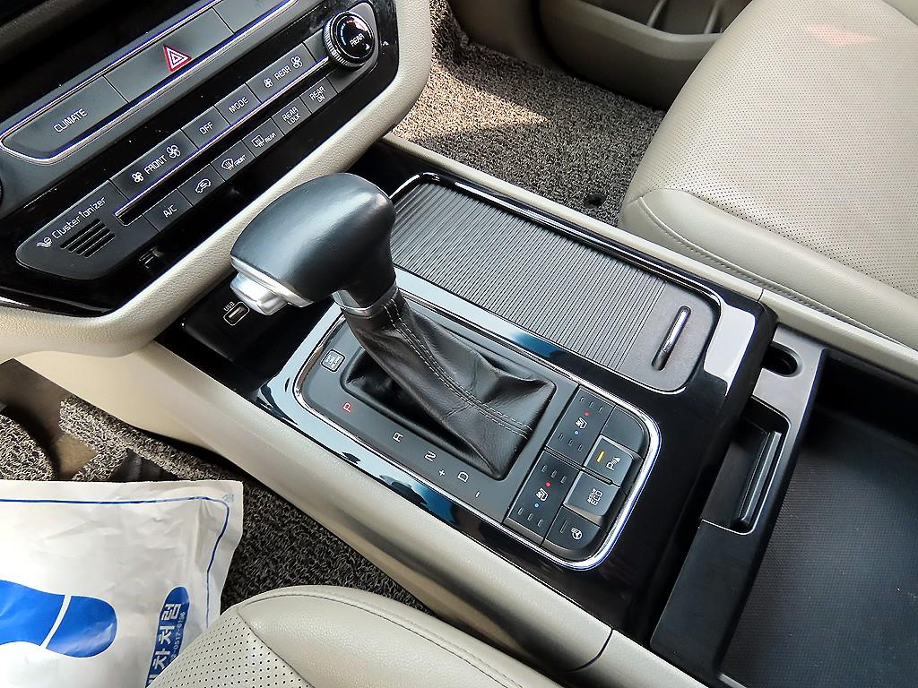 KIA Carnival - Vista 11