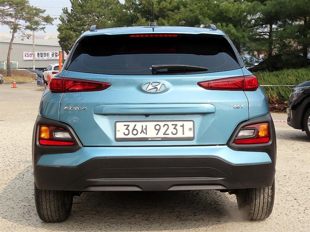 HYUNDAI Kona - Vista 4