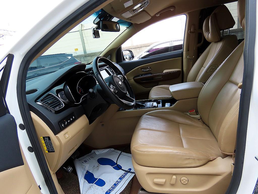 KIA Carnival - Vista 5