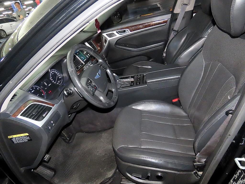 HYUNDAI Genesis - Vista 6