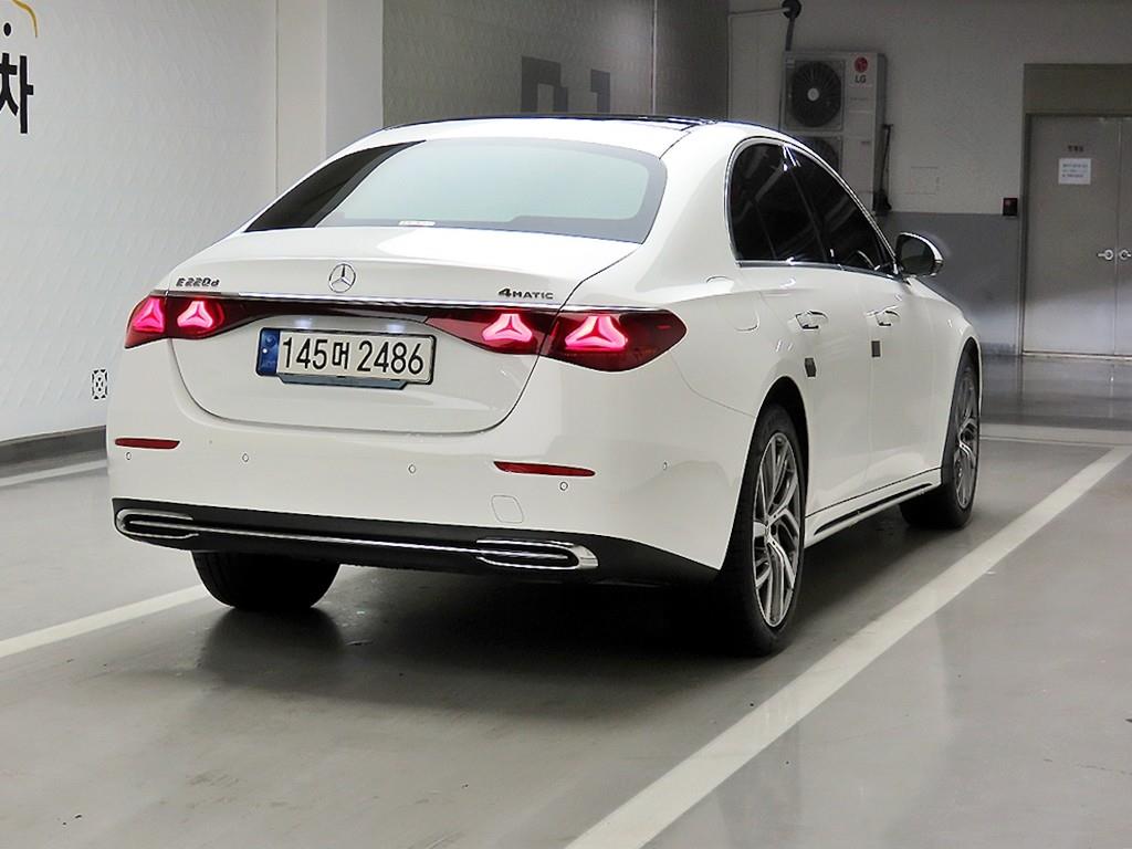 Mercedes Benz E class - Vista 4