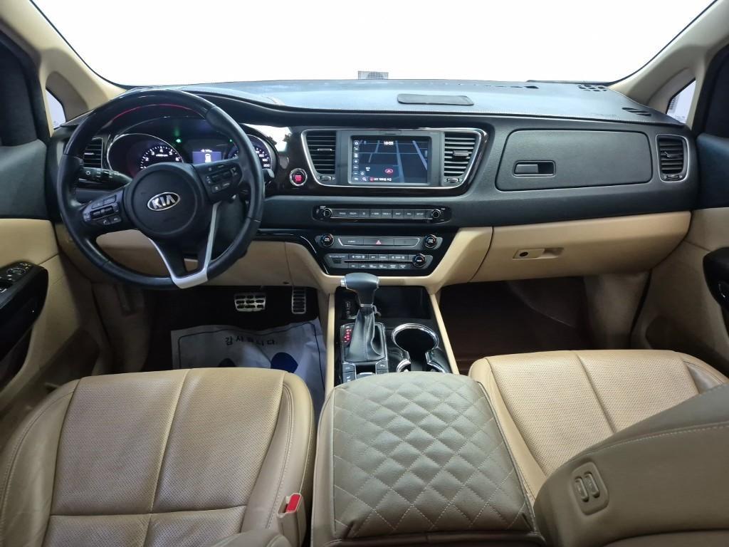 KIA Carnival - Vista 7