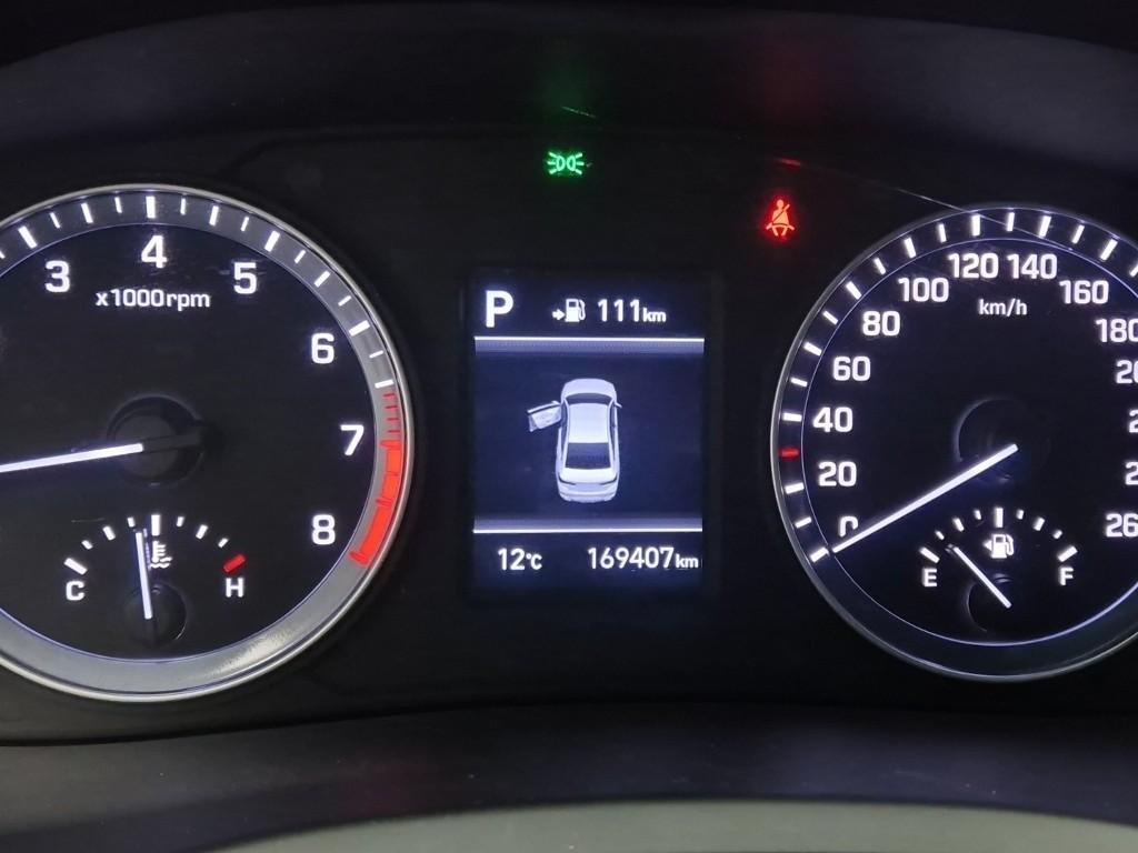 HYUNDAI Sonata - Vista 6