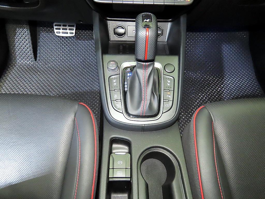 HYUNDAI Kona - Vista 12