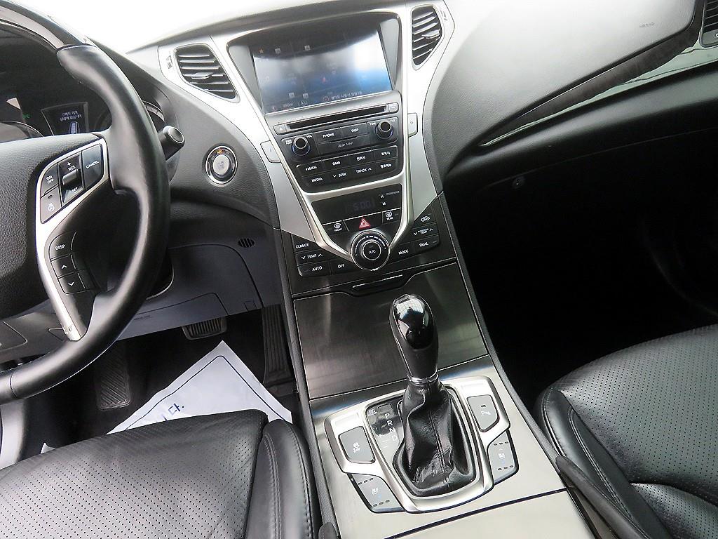 HYUNDAI Grandeur - Vista 10