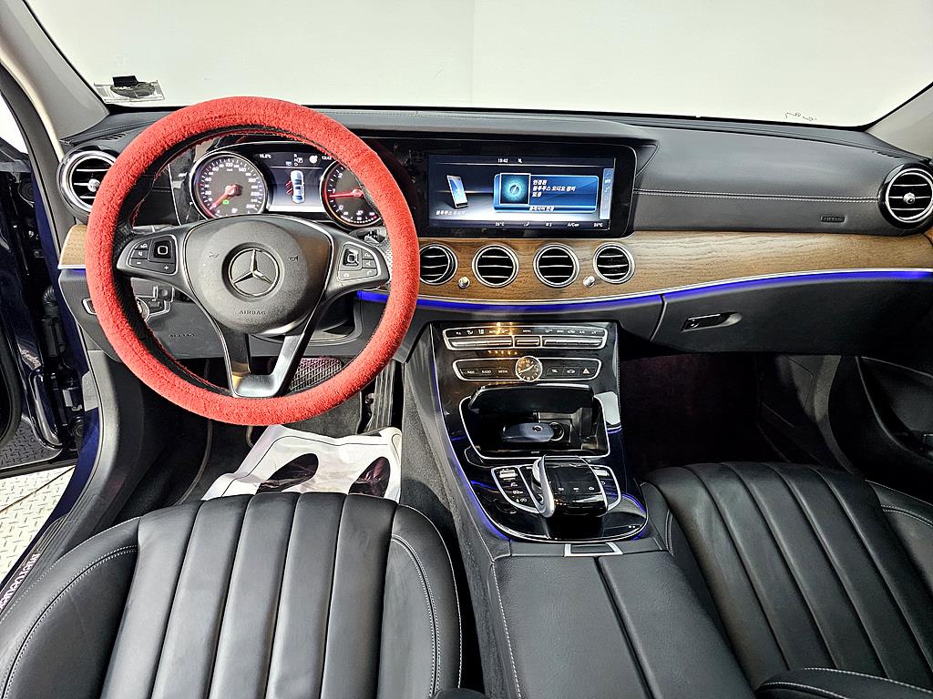 Mercedes Benz E class - Vista 5