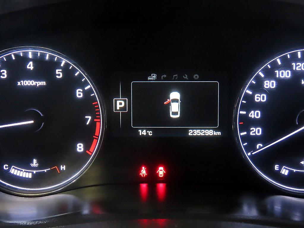 HYUNDAI Genesis - Vista 9