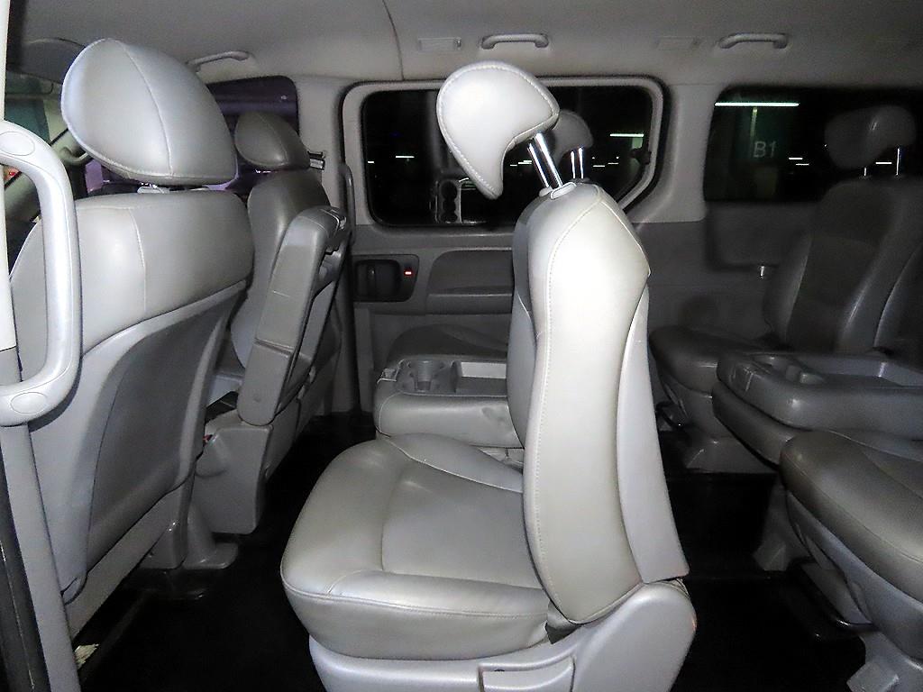 HYUNDAI Starex - Vista 6