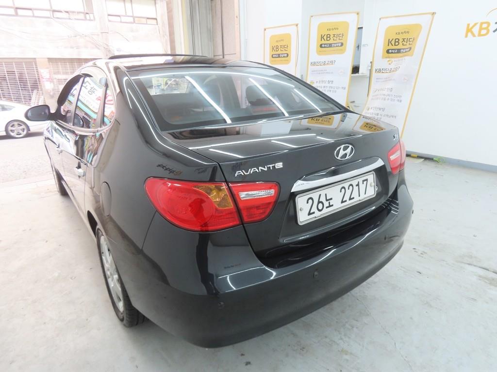 HYUNDAI Avante - Vista 4