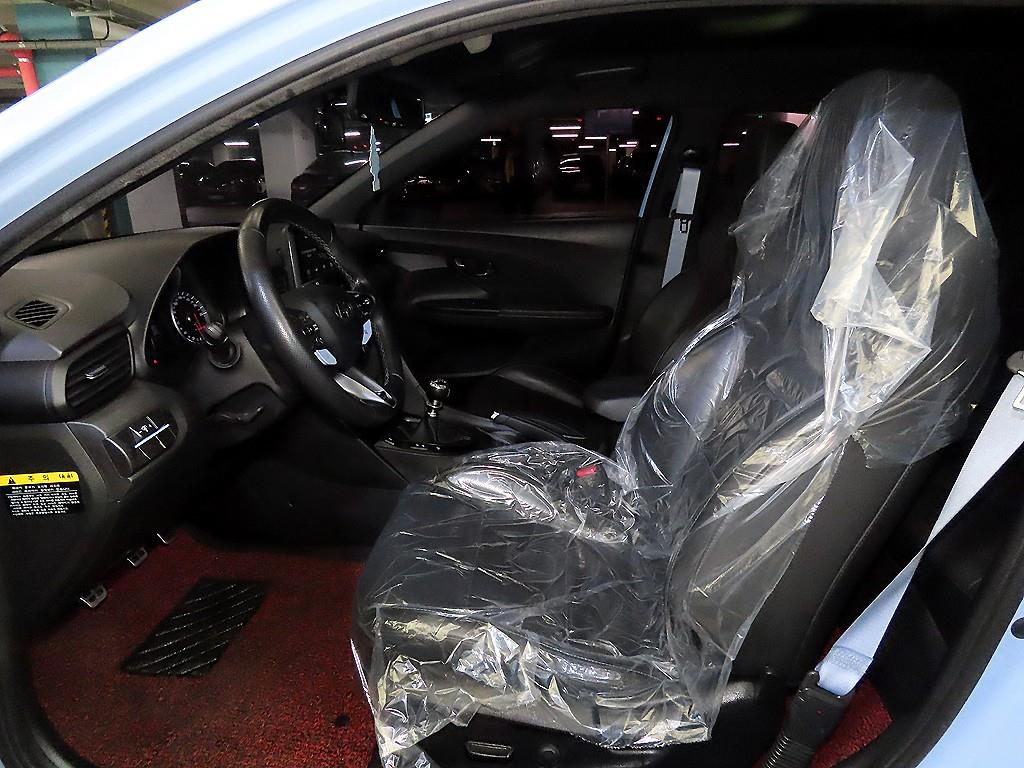 HYUNDAI Veloster - Vista 6