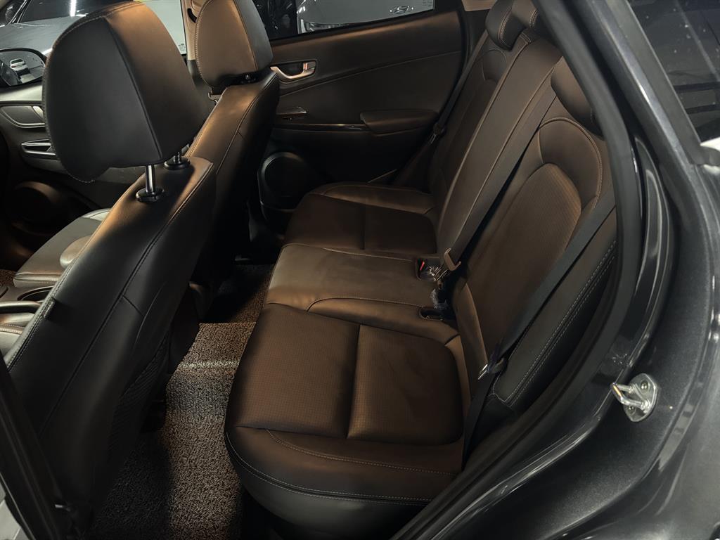 HYUNDAI Kona - Vista 10