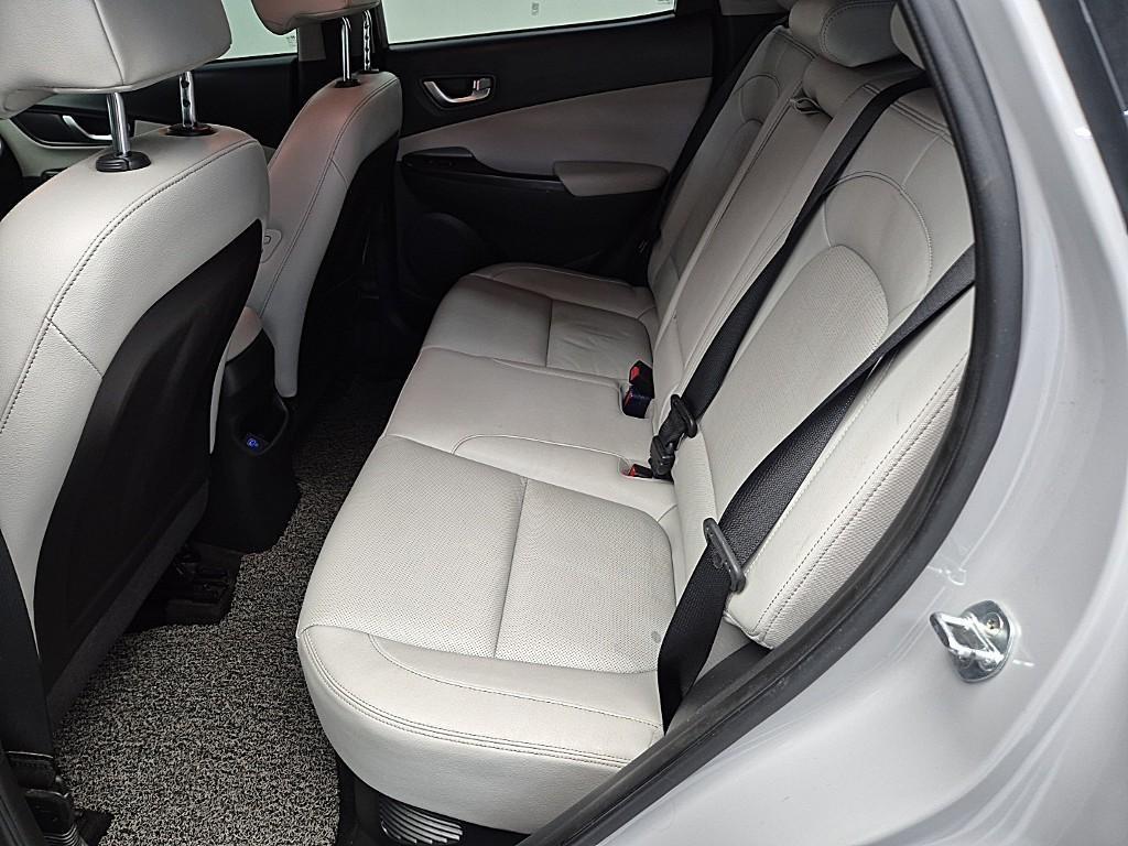 HYUNDAI Kona - Vista 12