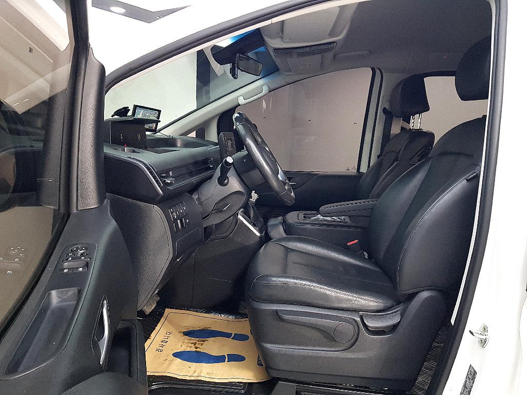 HYUNDAI Staria - Vista 8