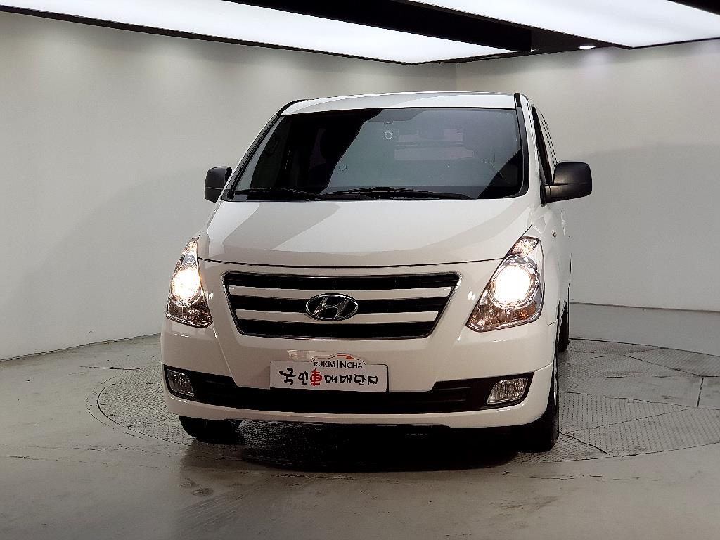 HYUNDAI Starex - Vista 2