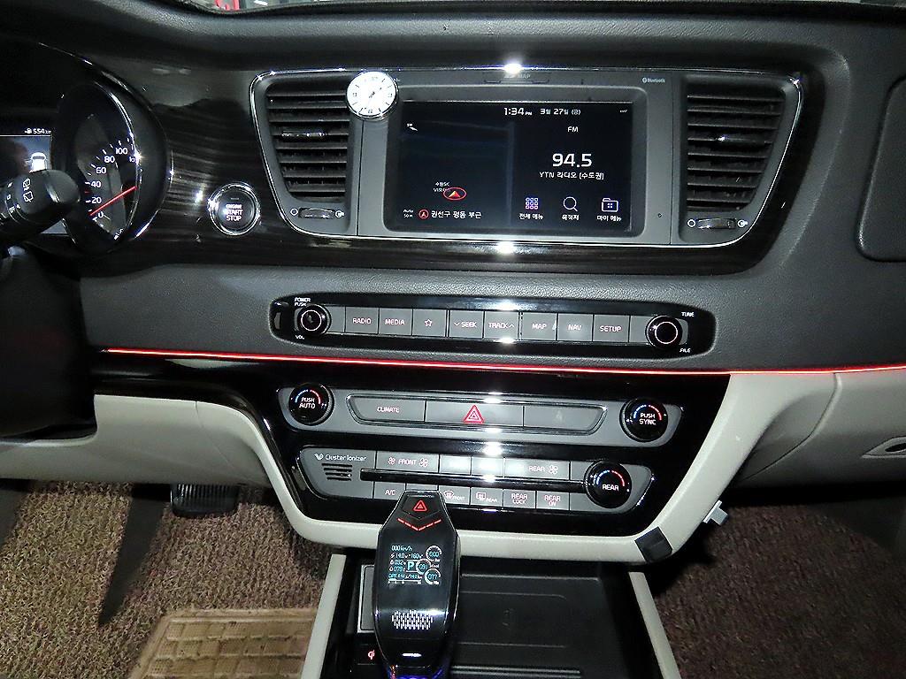 KIA Carnival - Vista 11