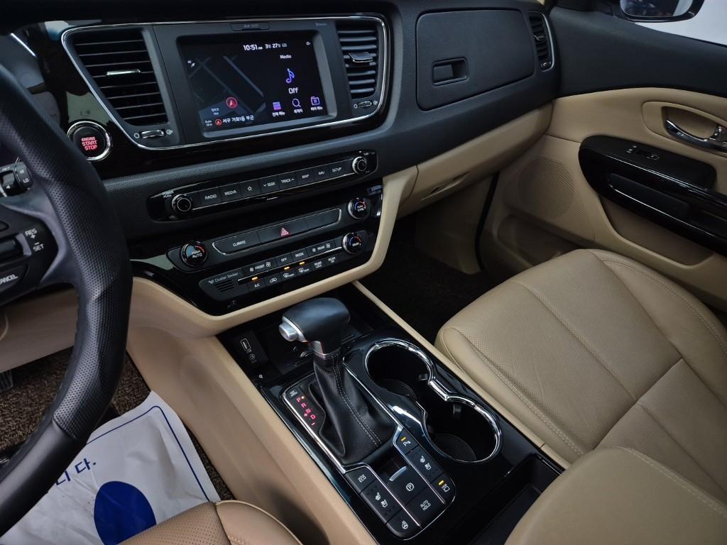 KIA Carnival - Vista 10