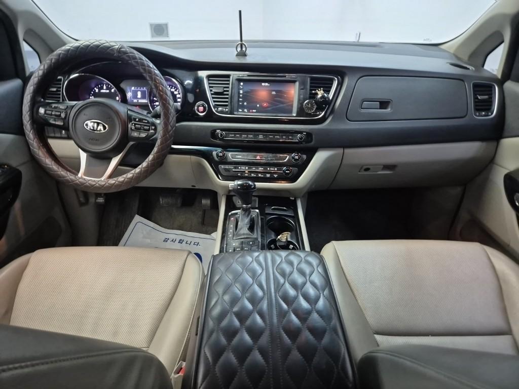 KIA Carnival - Vista 7
