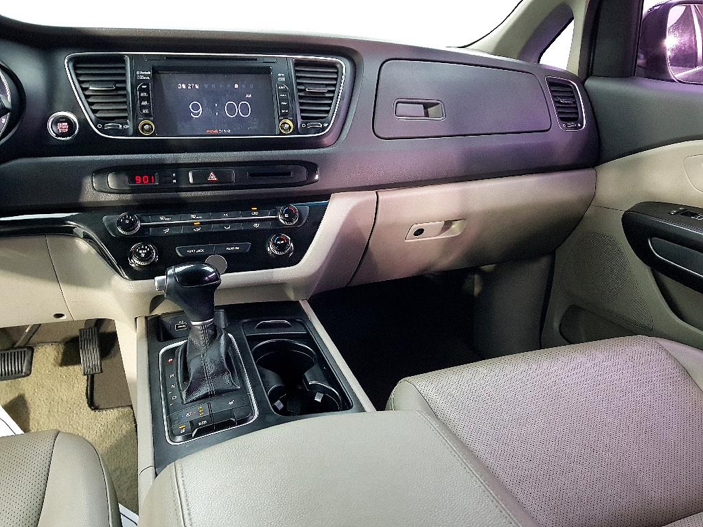 KIA Carnival - Vista 10