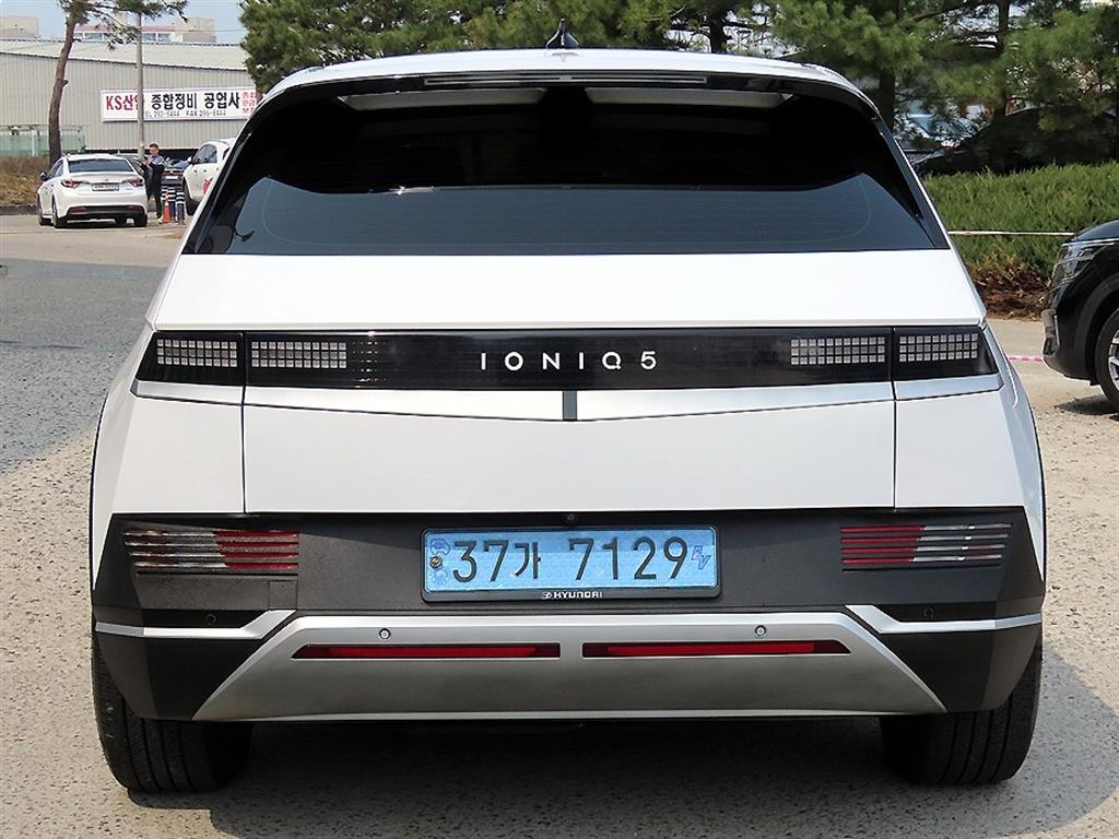 HYUNDAI Ioniq 5 - Vista 4