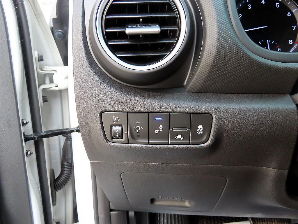 HYUNDAI Kona - Vista 12