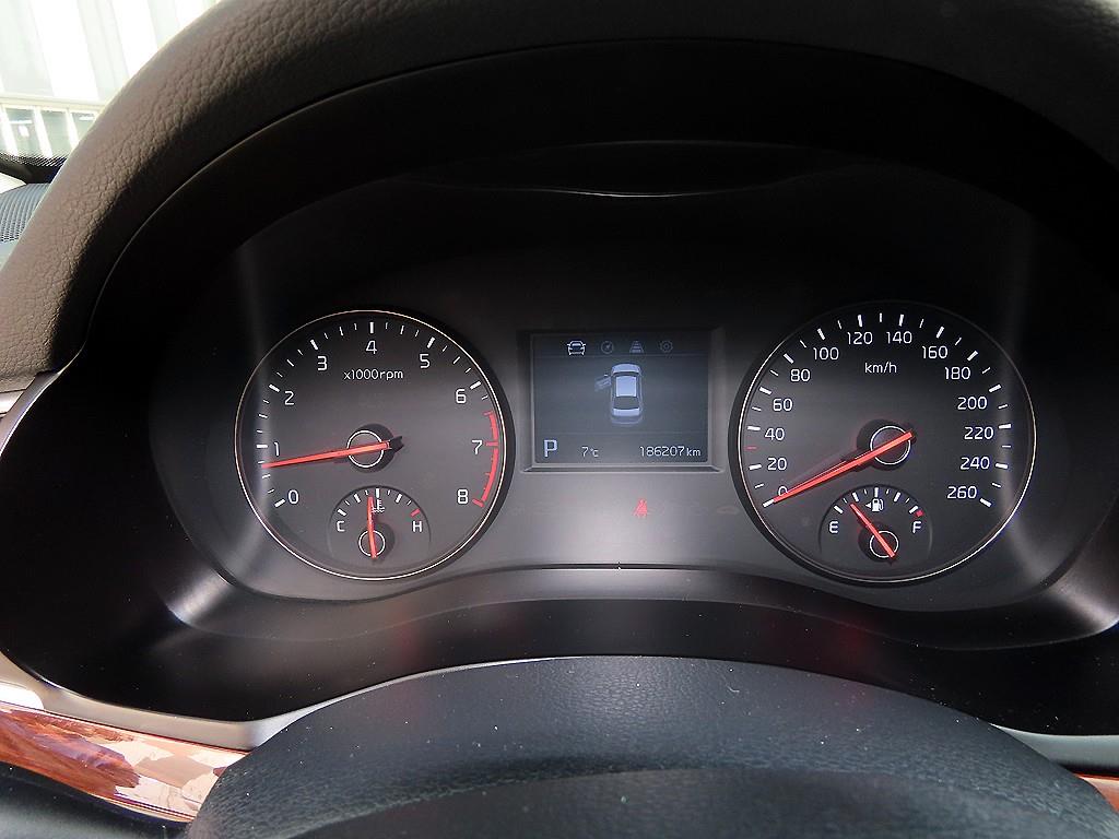 KIA K7 - Vista 9