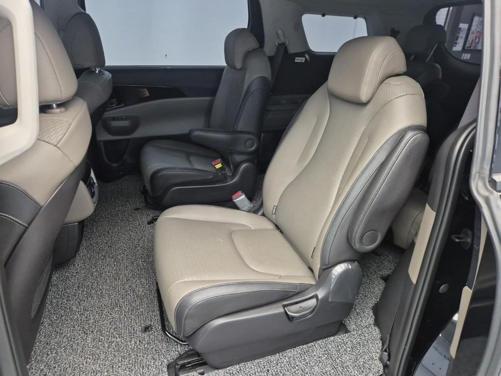 KIA Carnival - Vista 12
