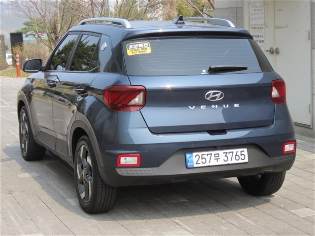 HYUNDAI Venue - Vista 7