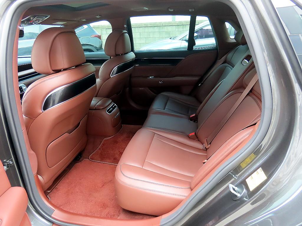 Genesis G90 - Vista 6