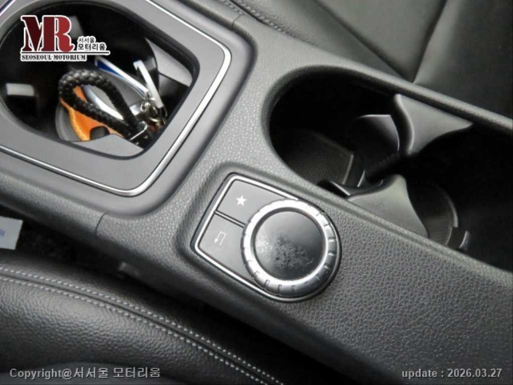 Mercedes Benz GLA Class - Vista 12