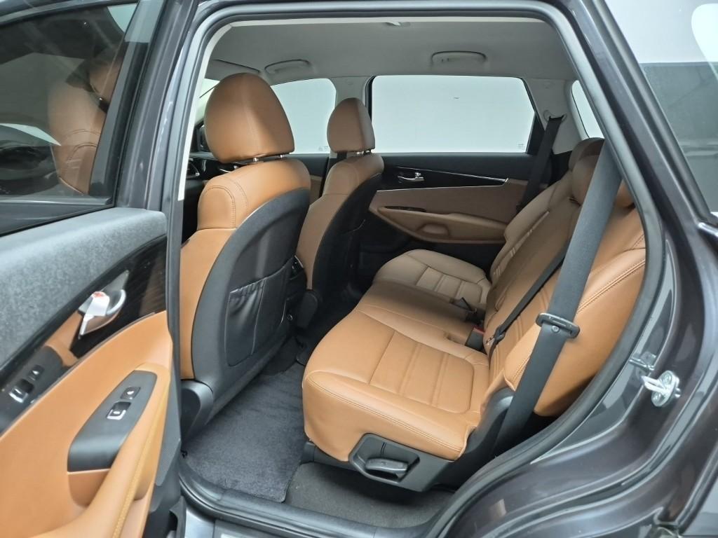 KIA Sorento - Vista 12