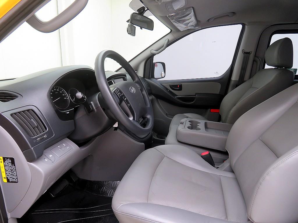 HYUNDAI Starex - Vista 7