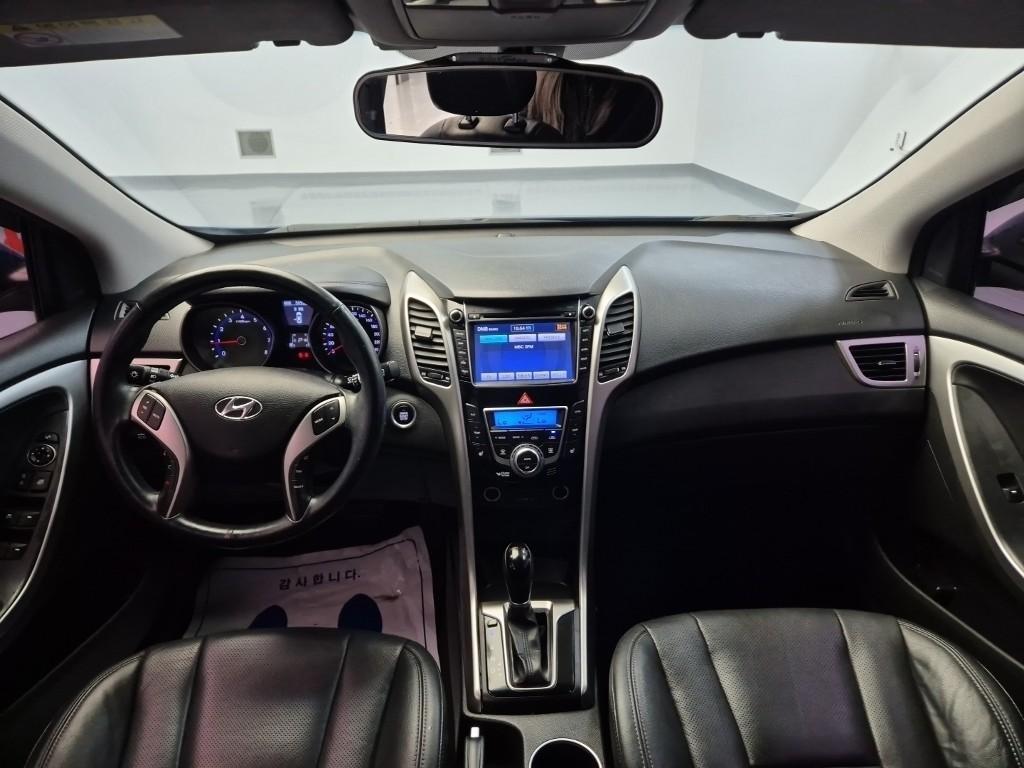 HYUNDAI i30 - Vista 7
