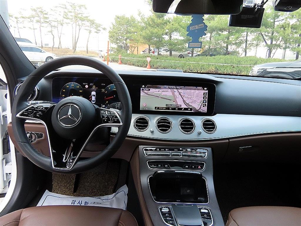 Mercedes Benz E class - Vista 7